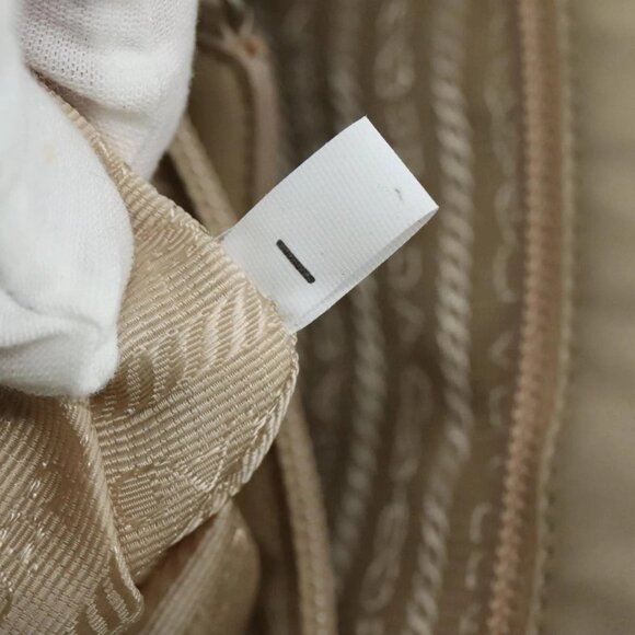 PRADA Chain Shoulder Bag Patent leather Beige Auth 109144 - Picture 10 of 16